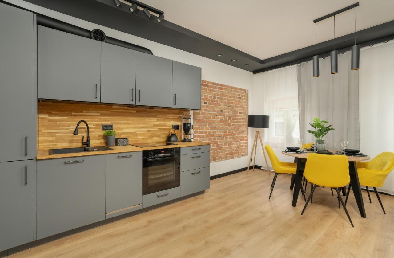 Komeda Apartment Hidden In Poznan Old Town By Noclegi Renters 외부 사진