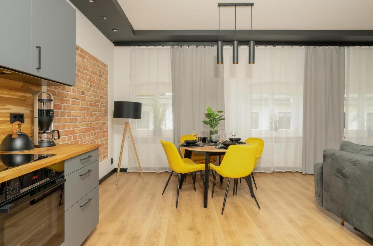 Komeda Apartment Hidden In Poznan Old Town By Noclegi Renters 외부 사진